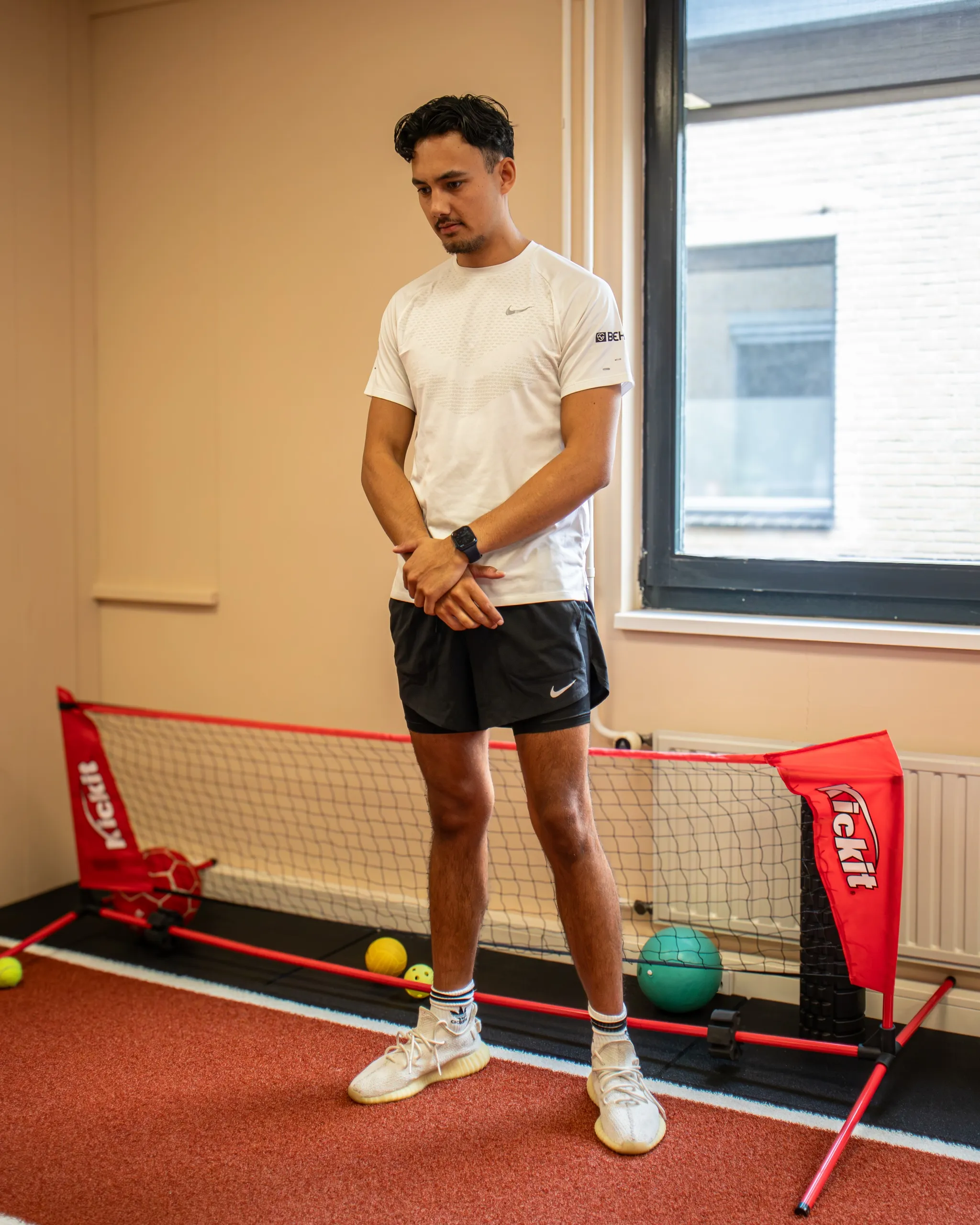 Bryan, trainer en eigenaar van Bekafit, in zijn studio in Goes